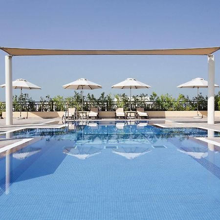 Moevenpick Hotel Apartments Al Mamzar Dubai Exterior foto The swimming pool at the hotel