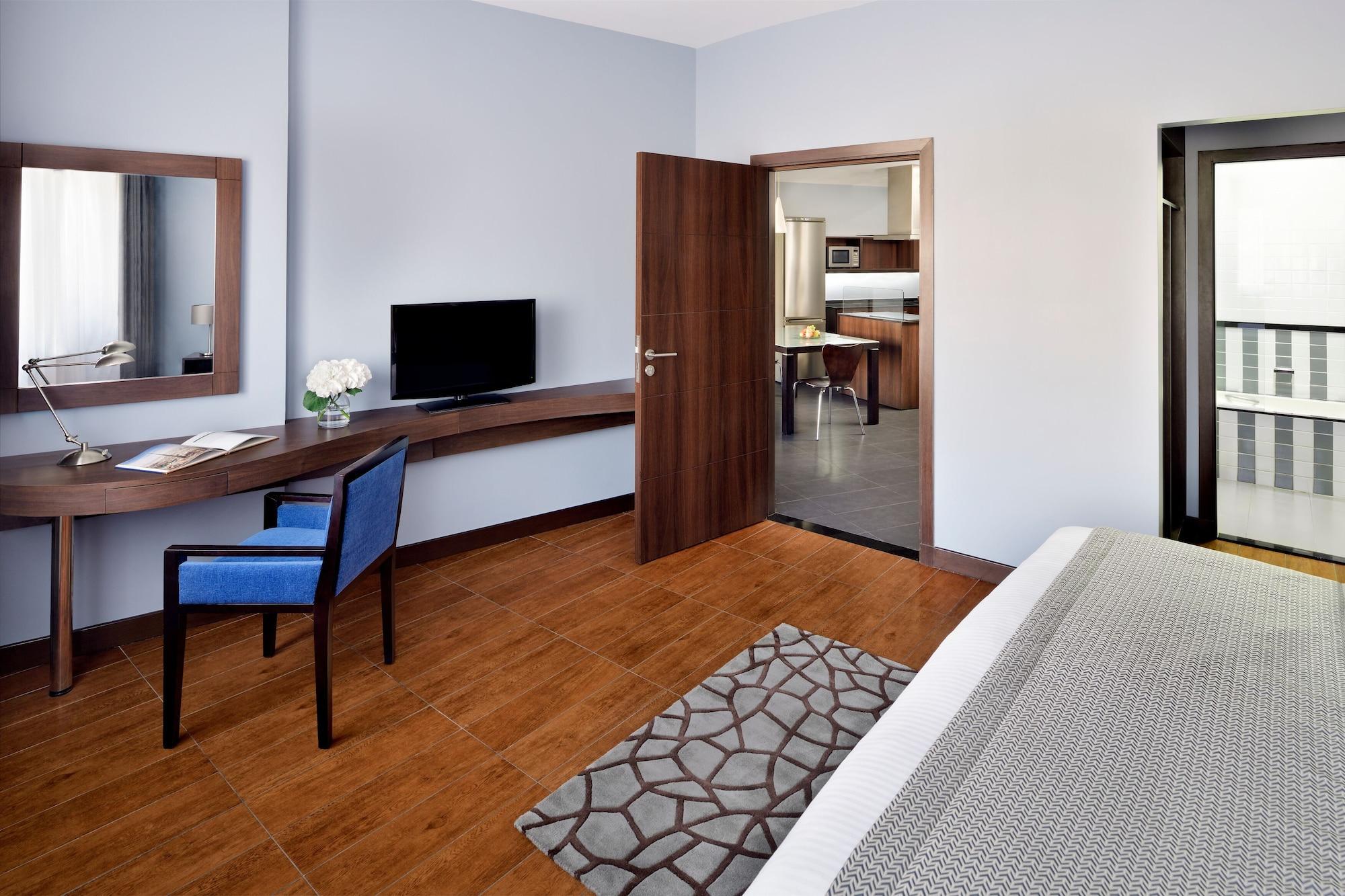 Moevenpick Hotel Apartments Al Mamzar Dubai Exterior foto A typical bedroom at the residence halls