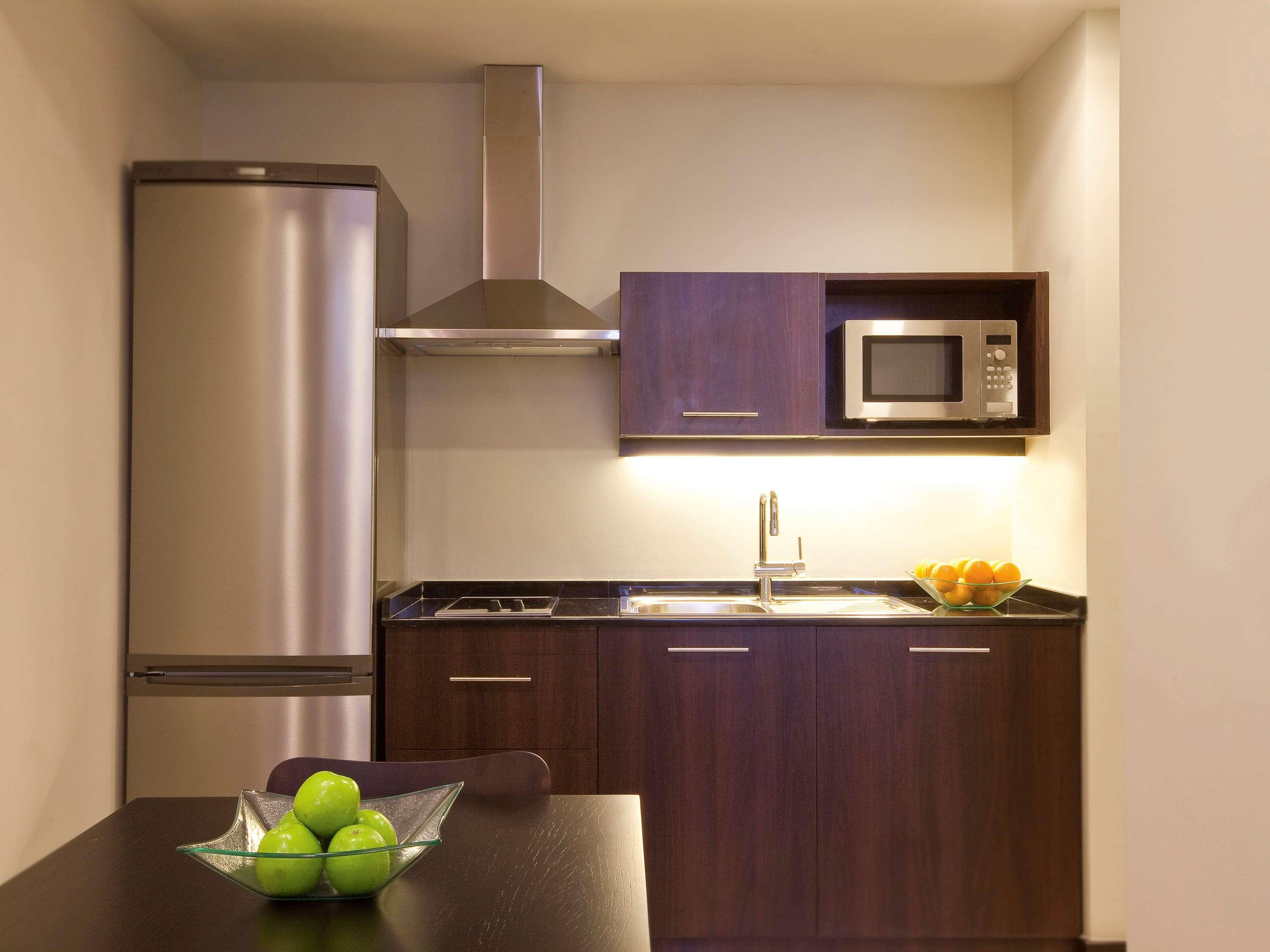 Moevenpick Hotel Apartments Al Mamzar Dubai Exterior foto A modern kitchen