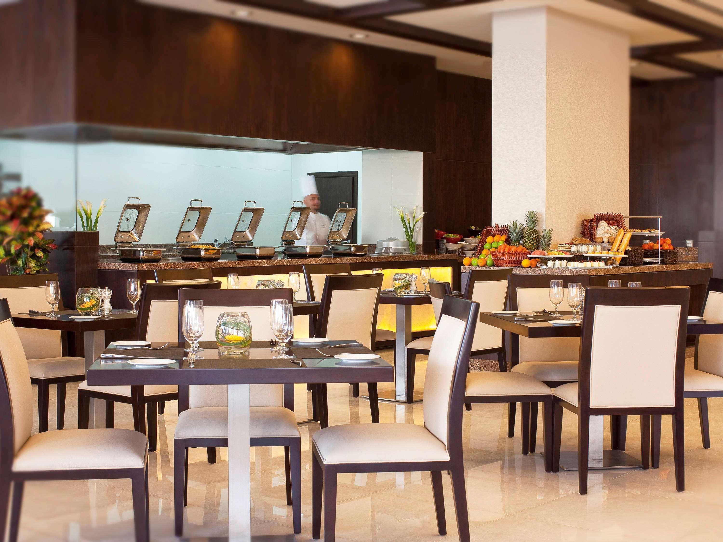 Moevenpick Hotel Apartments Al Mamzar Dubai Exterior foto The restaurant