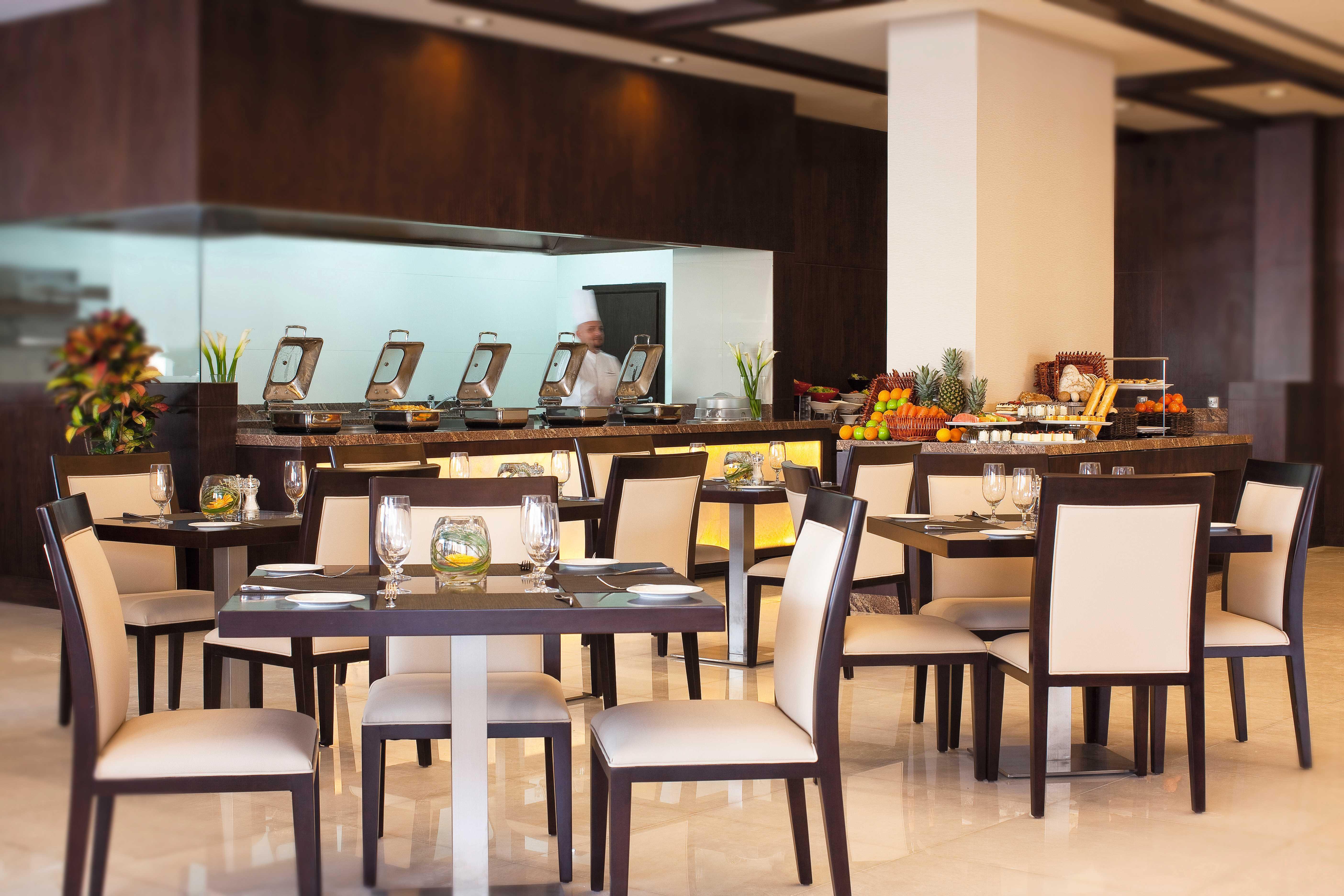 Moevenpick Hotel Apartments Al Mamzar Dubai Exterior foto The restaurant