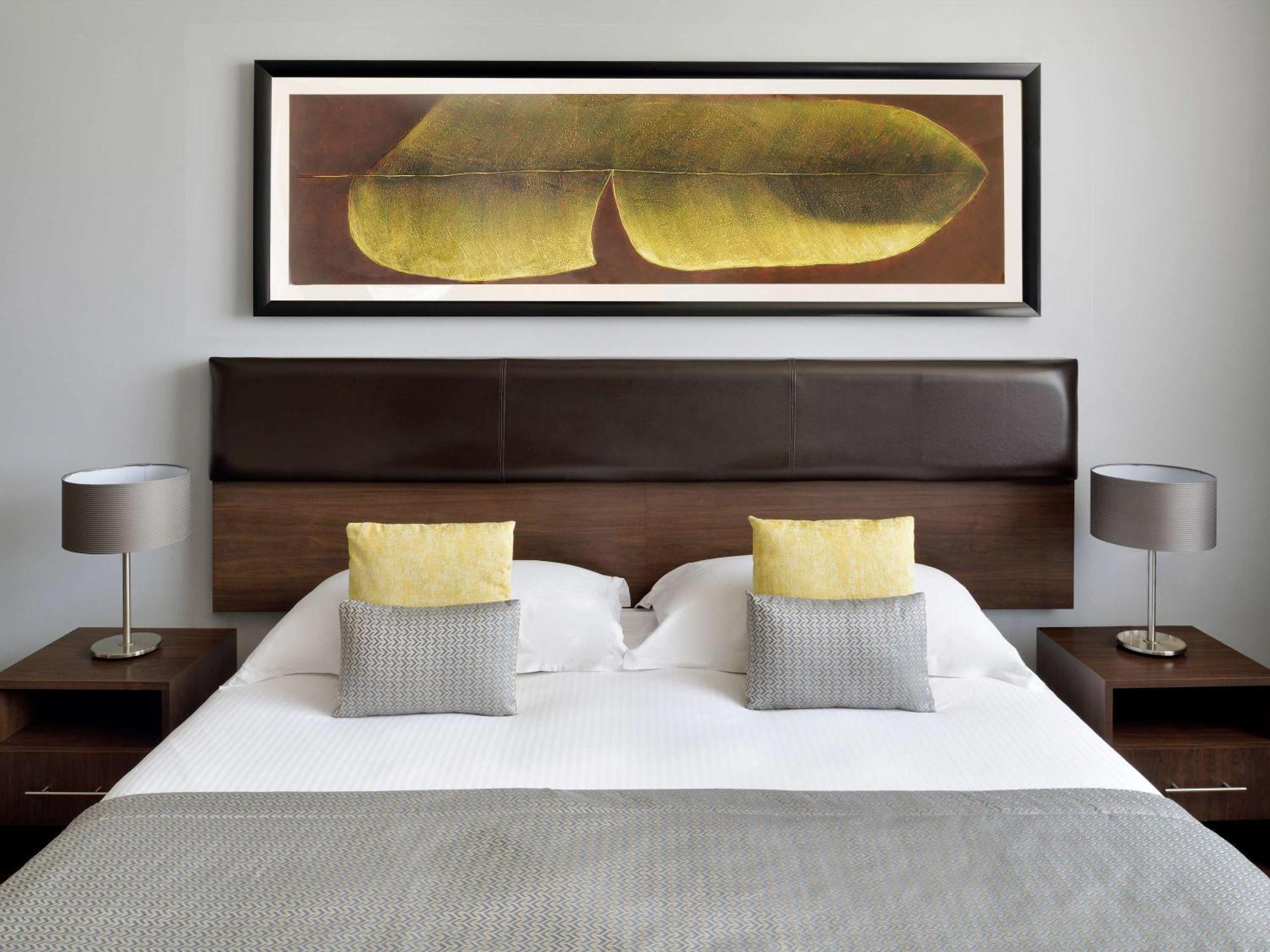 Moevenpick Hotel Apartments Al Mamzar Dubai Exterior foto A bedroom at the hotel